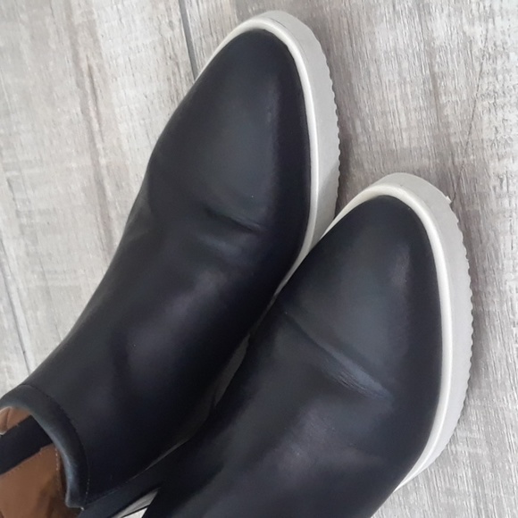 EVERLANE STREET ANKLE BOOTIE.. - Picture 2 of 9